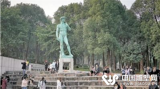 從給雕塑“穿薄紗”到“大衛”落戶重慶，城市雕塑的演變，見證改革開放40年思想解放